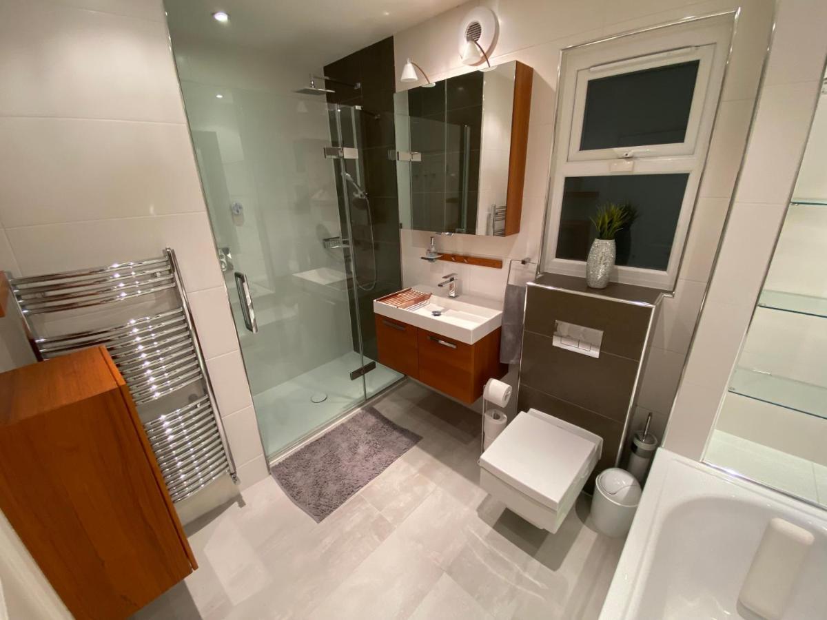 Private Rooms In Excellent Family House ,Zone 2 ロンドン エクステリア 写真