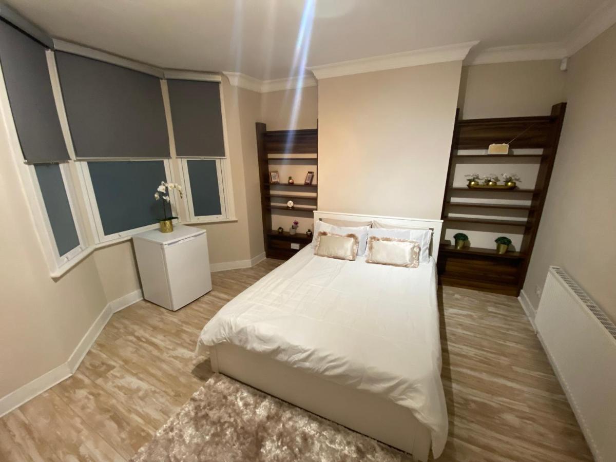 Private Rooms In Excellent Family House ,Zone 2 ロンドン エクステリア 写真