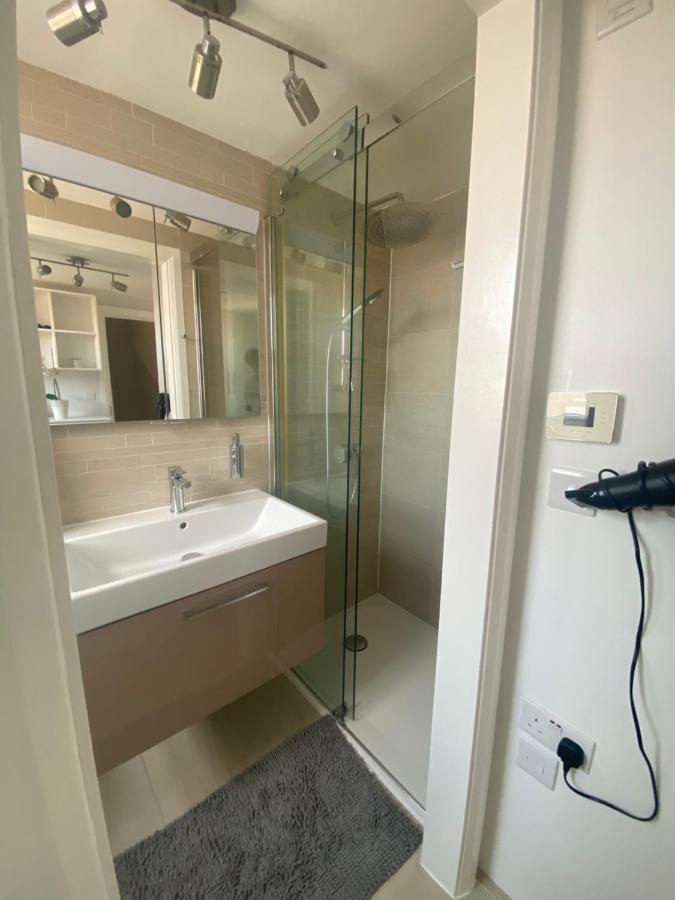 Private Rooms In Excellent Family House ,Zone 2 ロンドン エクステリア 写真