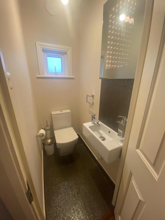 Private Rooms In Excellent Family House ,Zone 2 ロンドン エクステリア 写真